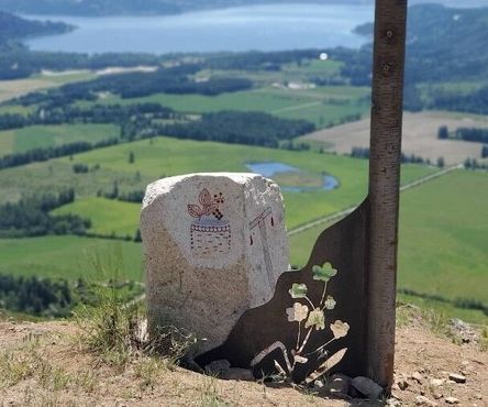 Secwépemc Landmarks, Missing Tappen Bluffs Sculpture